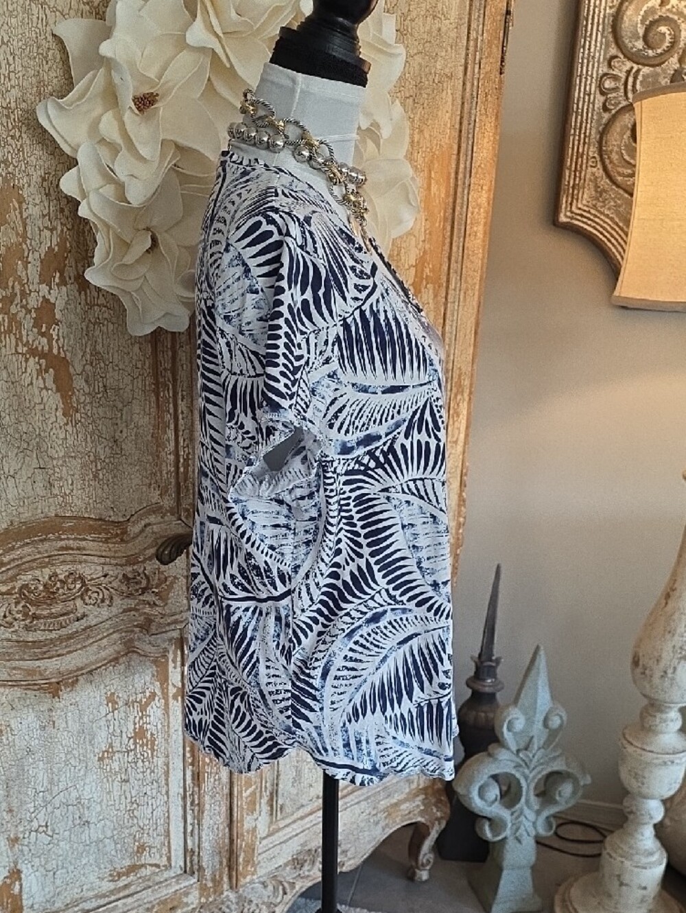 Tahari Navy and White Palm-Print V-Neck Tee - Picture 4 of 8